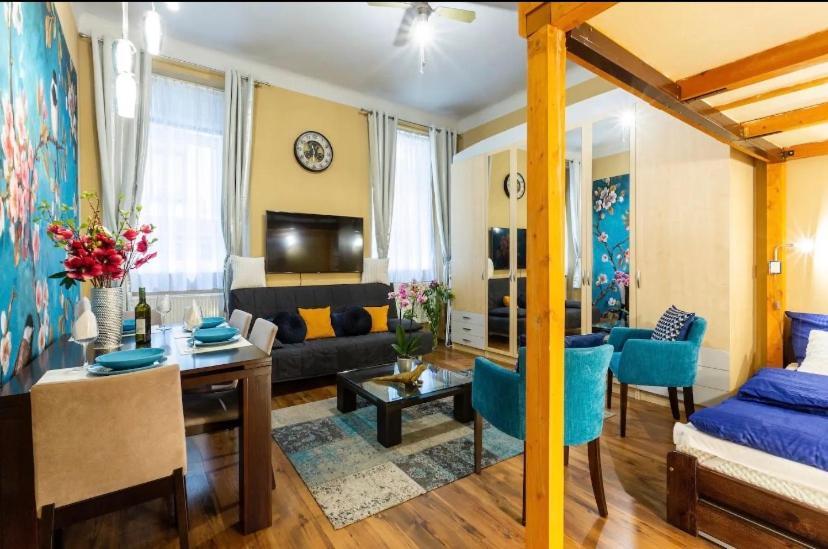 Cherry Blossom Designer Apartment In The Center With Free Parking ブダペスト エクステリア 写真