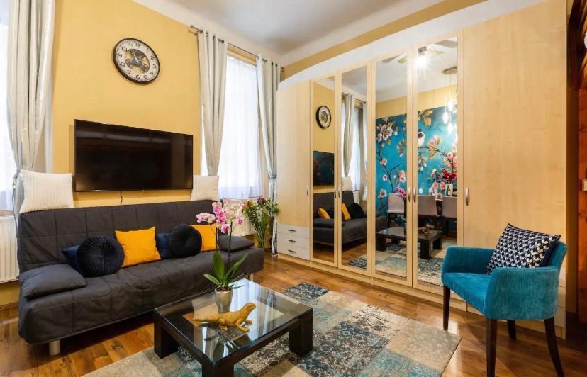 Cherry Blossom Designer Apartment In The Center With Free Parking ブダペスト エクステリア 写真